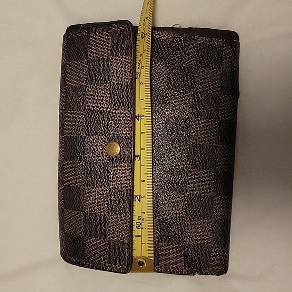 Louis Vuitton Vintage 'Loved' Damier Wallet - Picture 7 of 8